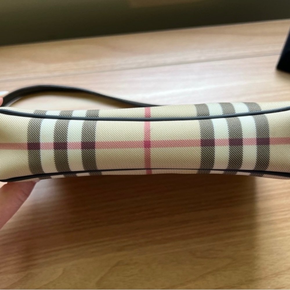 Burberry London Mini Pochette - NOVA CHECK
Vintage Shoulder Bag - Picture 8 of 16